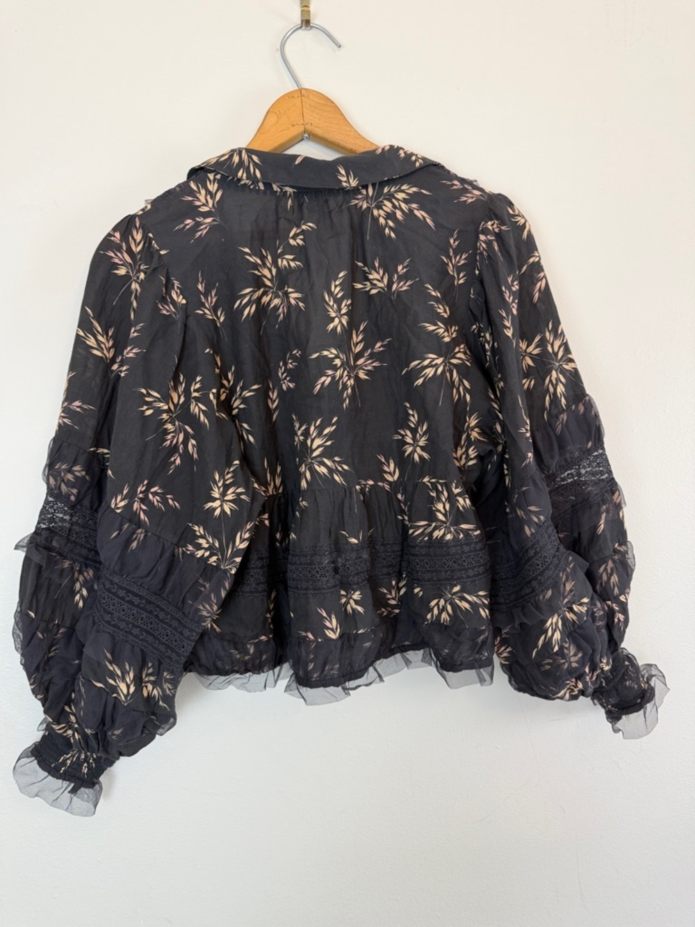By Anthropologie V-Neck Ruffled Blouse Black Motif Women’s XXS - Picture 11 of 13